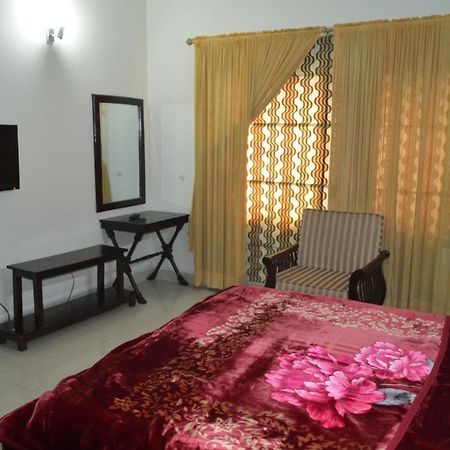 Tourist Hub Islamabad Bed and Breakfast Esterno foto
