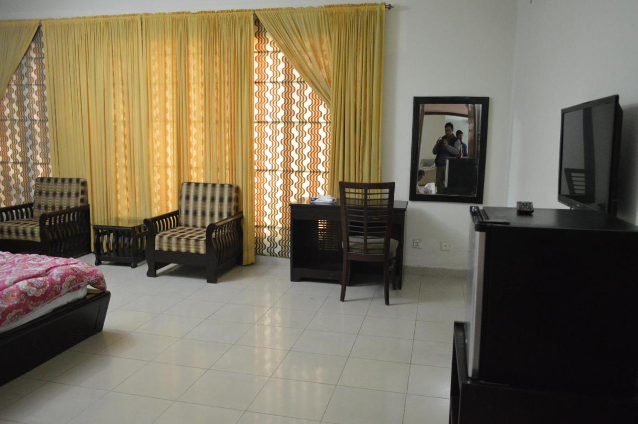 Tourist Hub Islamabad Bed and Breakfast Esterno foto