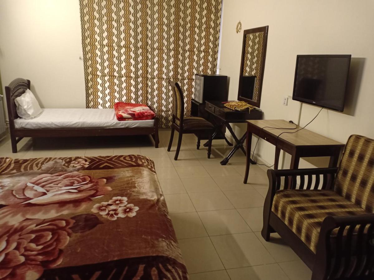 Tourist Hub Islamabad Bed and Breakfast Esterno foto