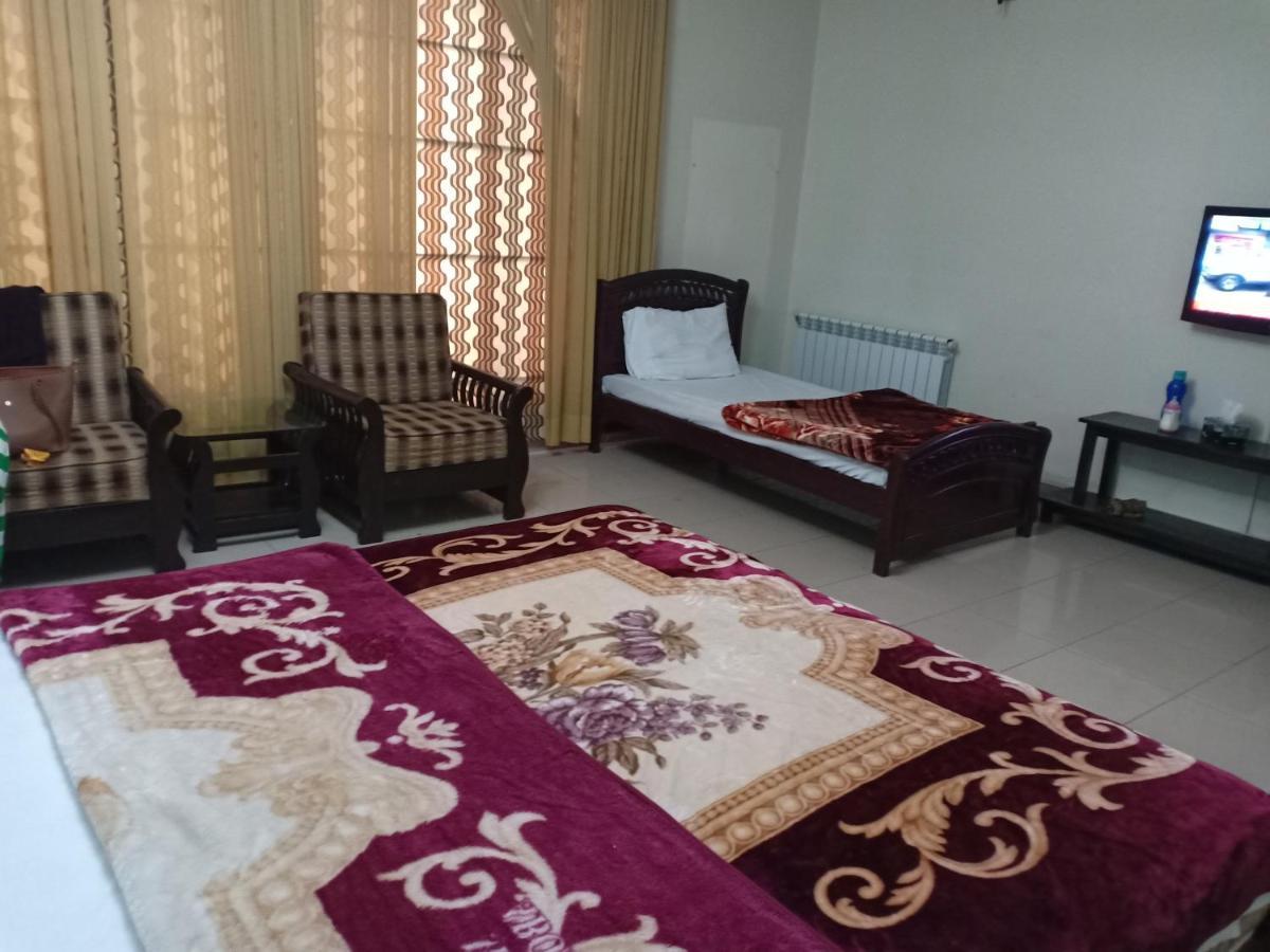 Tourist Hub Islamabad Bed and Breakfast Esterno foto