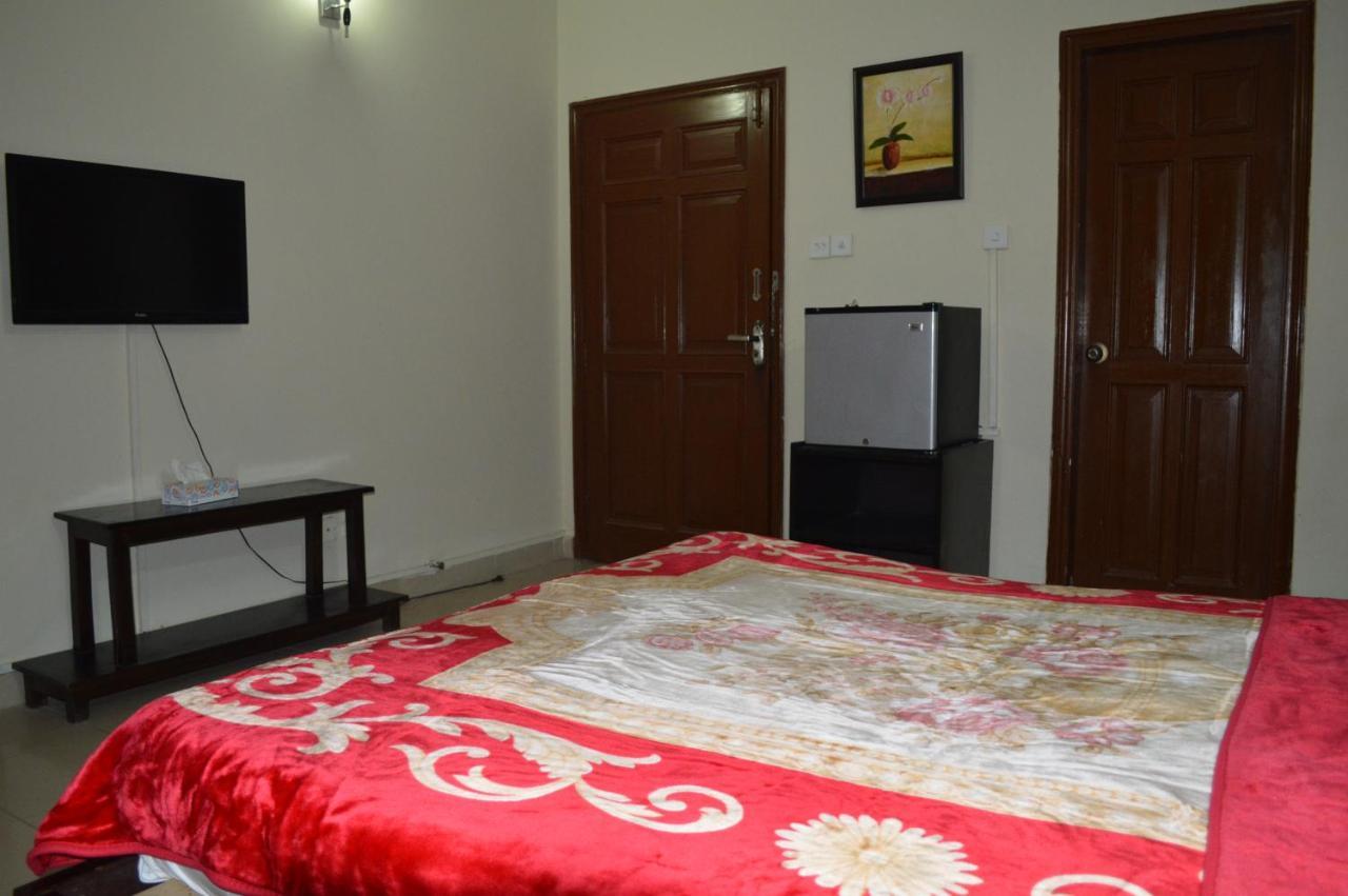 Tourist Hub Islamabad Bed and Breakfast Esterno foto