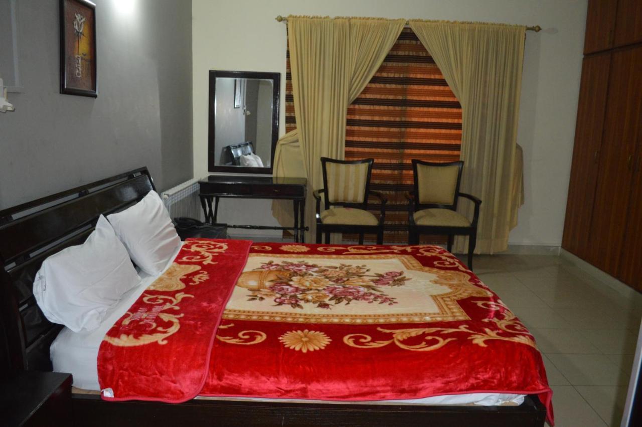Tourist Hub Islamabad Bed and Breakfast Esterno foto