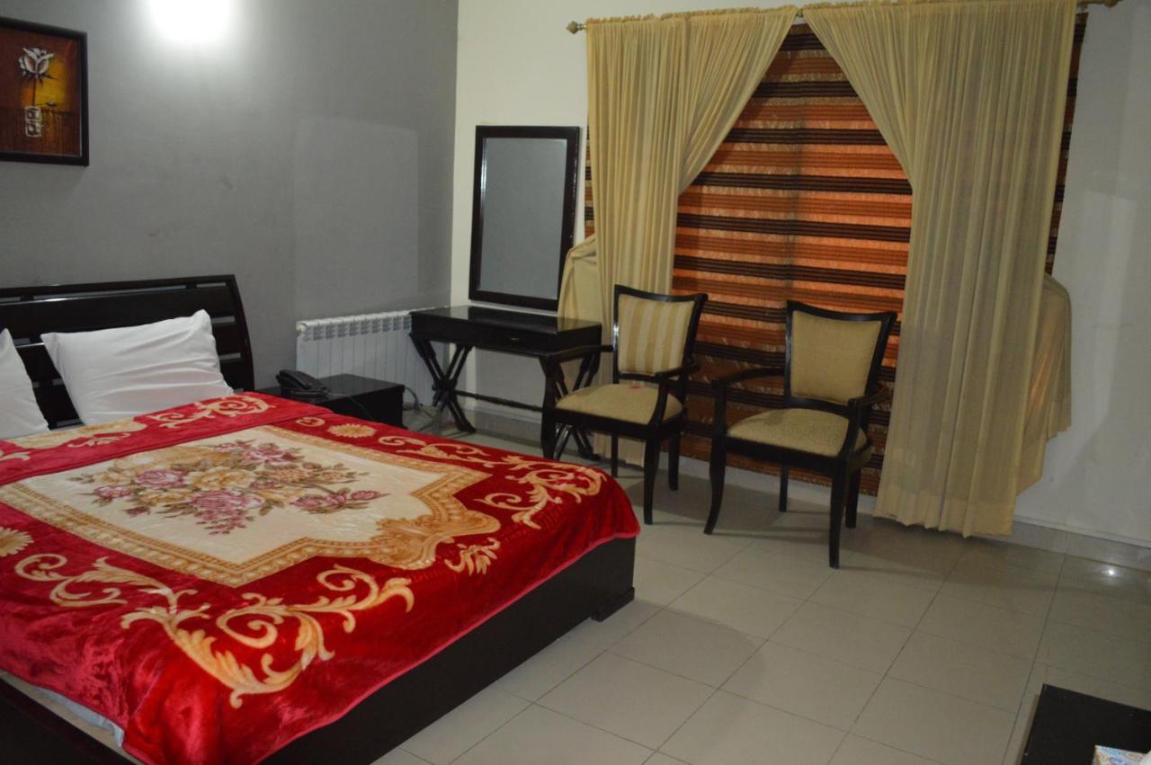 Tourist Hub Islamabad Bed and Breakfast Esterno foto