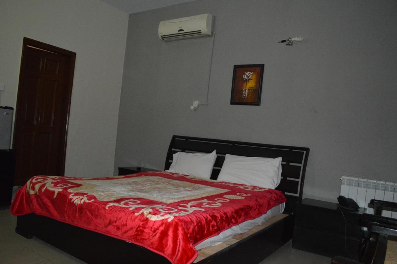 Tourist Hub Islamabad Bed and Breakfast Esterno foto