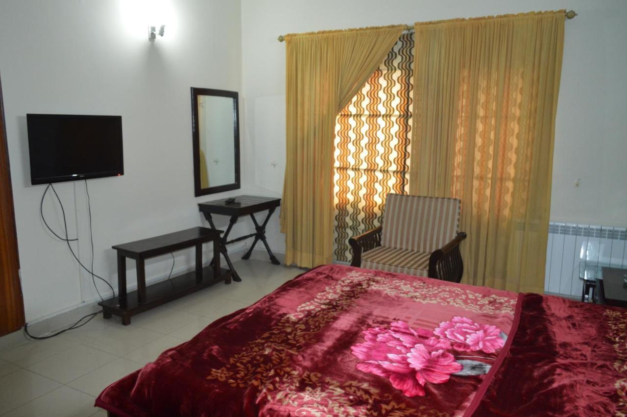 Tourist Hub Islamabad Bed and Breakfast Esterno foto