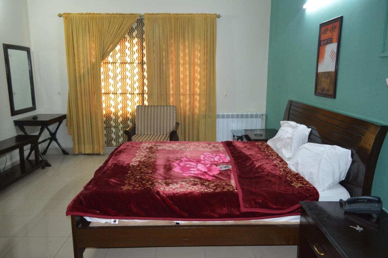 Tourist Hub Islamabad Bed and Breakfast Esterno foto