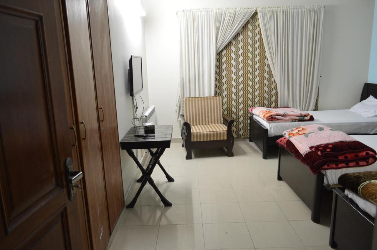 Tourist Hub Islamabad Bed and Breakfast Esterno foto