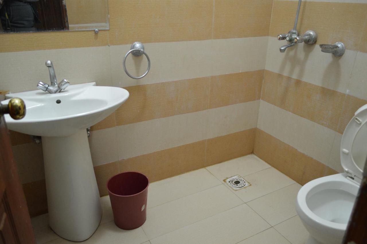 Tourist Hub Islamabad Bed and Breakfast Esterno foto